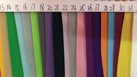 El material utilizado para la fabricación de la fibra de polipropileno de Herribone 20 mm 25 mm ISO14001