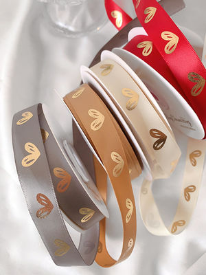 16mm Patrón de corazón cinta de papel de oro impresa para el embalaje de regalos y la decoración