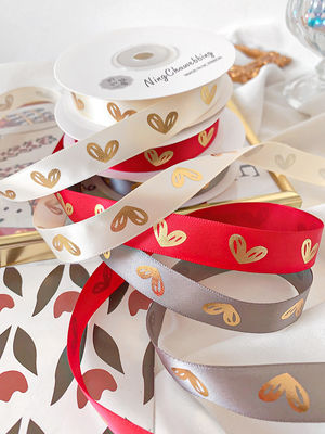 16mm Patrón de corazón cinta de papel de oro impresa para el embalaje de regalos y la decoración